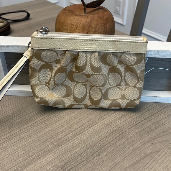 Coach Handbags - Coach wristlet